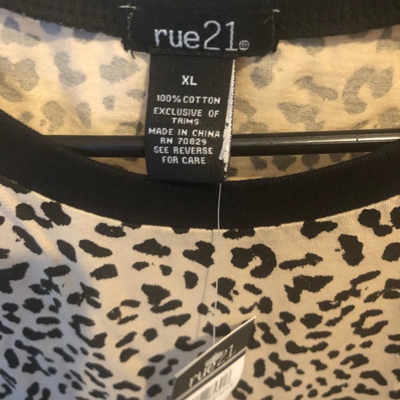 Leopard printed t-shirt with rose sz XL NWT - Picture 5 of 5